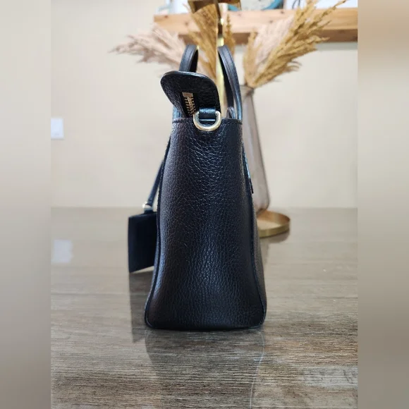 GUCCI
Swing Leather Two-Way Handbag - Picture 4 of 7